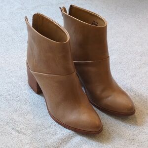 Nisolo Tan Ankle Boots